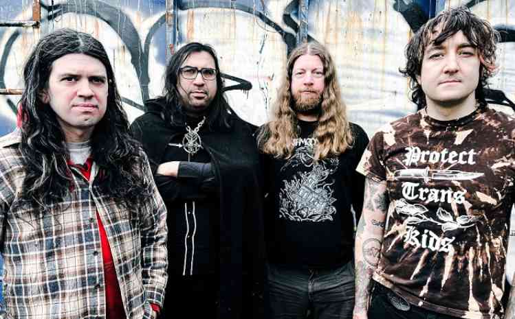 Photo of band members of Usnea