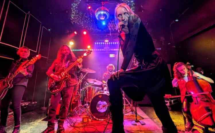 Photo of the band members of Iris Marlowe